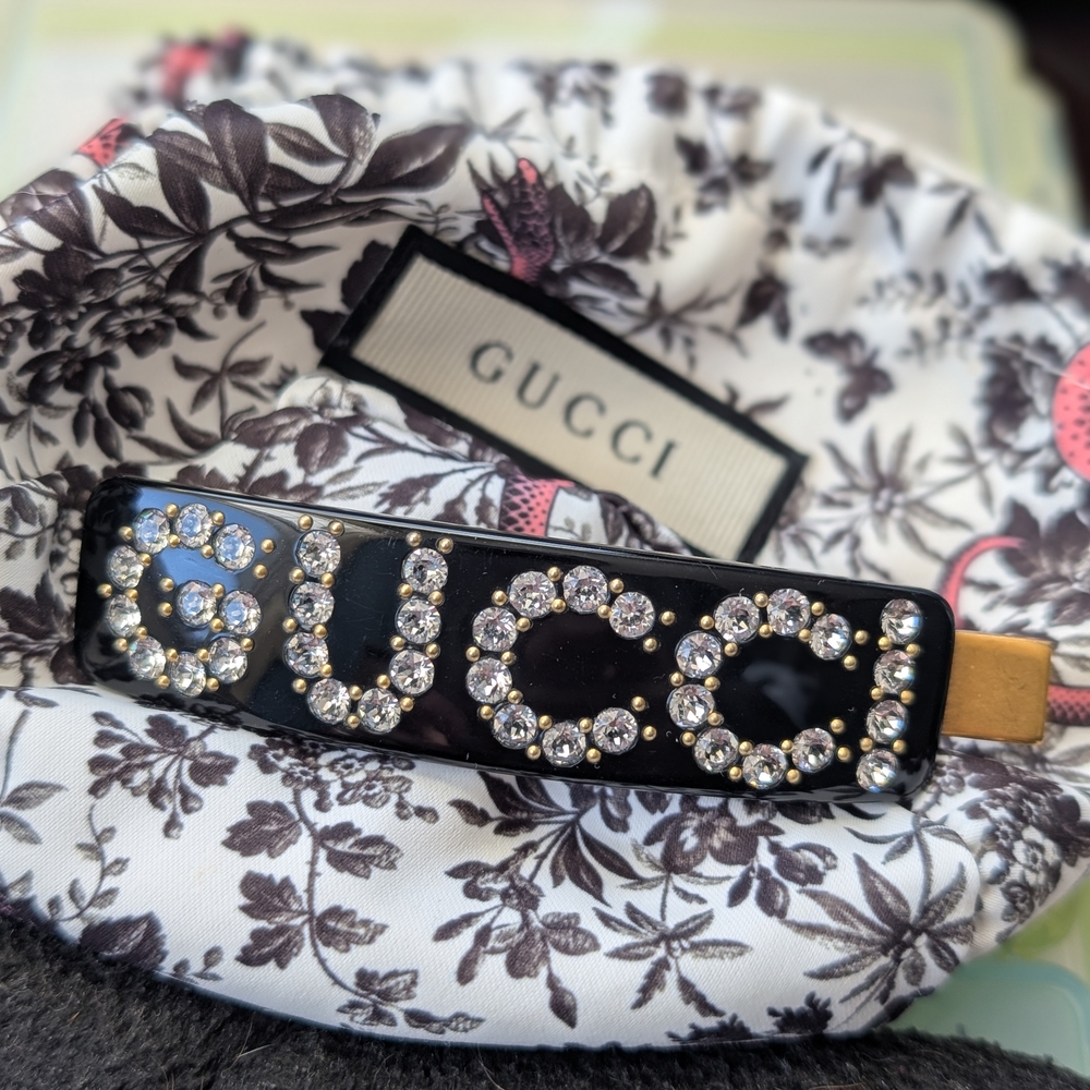 GUCCI Forever Guilty Black Resin and Gold Crystal Hair Clip 2019 Lana Del Rey